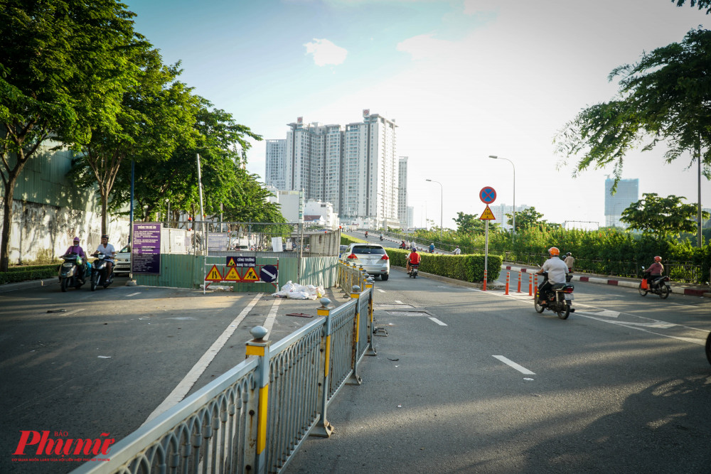 Điểm thi công này đã hết hạn thi công vào ngày 9/8. Tuy nhiên, hiện tại điểm rào chắn này vẫn được ráo chắn, thi công