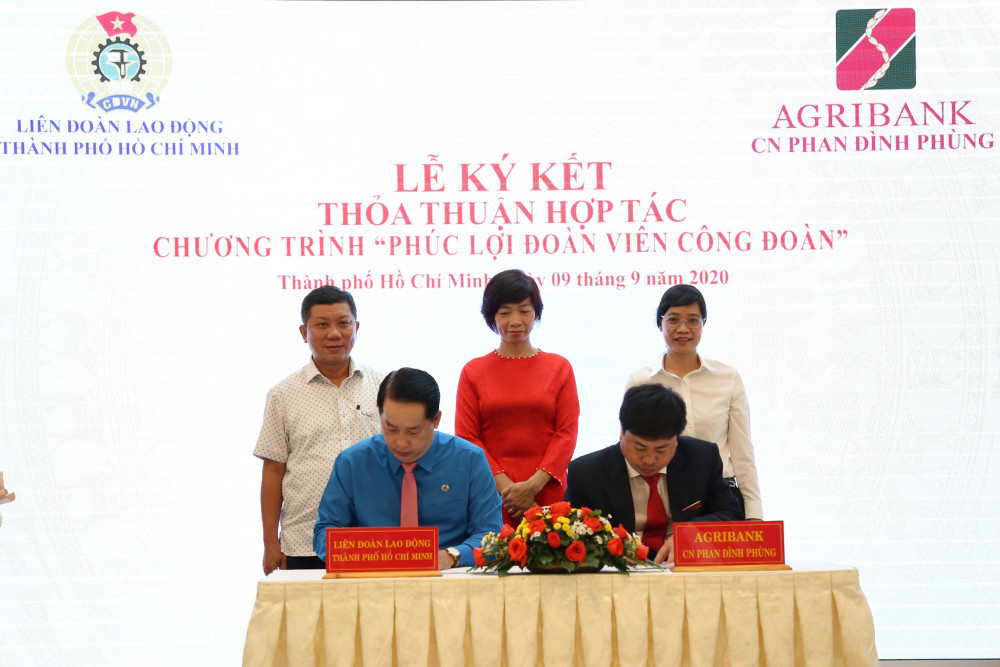 Agribank Chi nhánh Phan Đình Phùng và Liên đoàn Lao động TP.HCM ký kết thỏa thuận hợp tác chương trình 'Phúc lợi đoàn viên Công đoàn. Ảnh: Agribank cung cấp