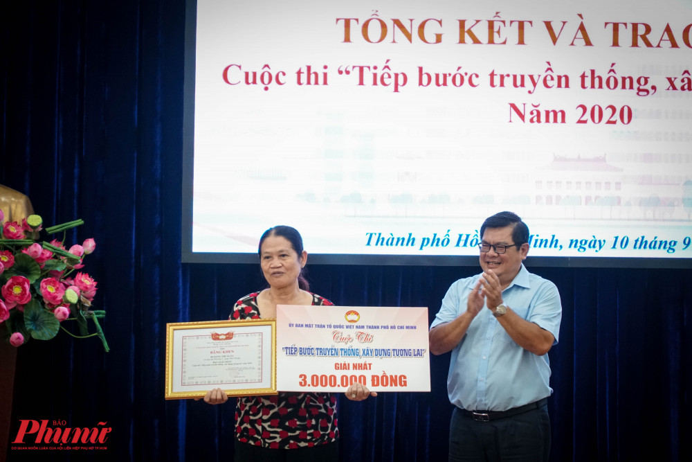 Bà Đặng Thị Ngân, ngụ tại Phường 5, quận Phú Nhuận đã xuất sắc đạt Giải nhất của hội thi