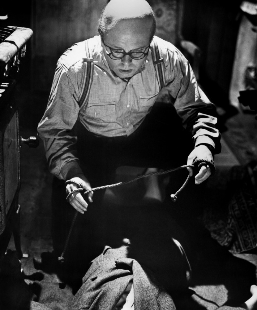 Richard Attenborough khi chuẩn bị thực hiện hành vi phạm tội trong 10 Rillington Place