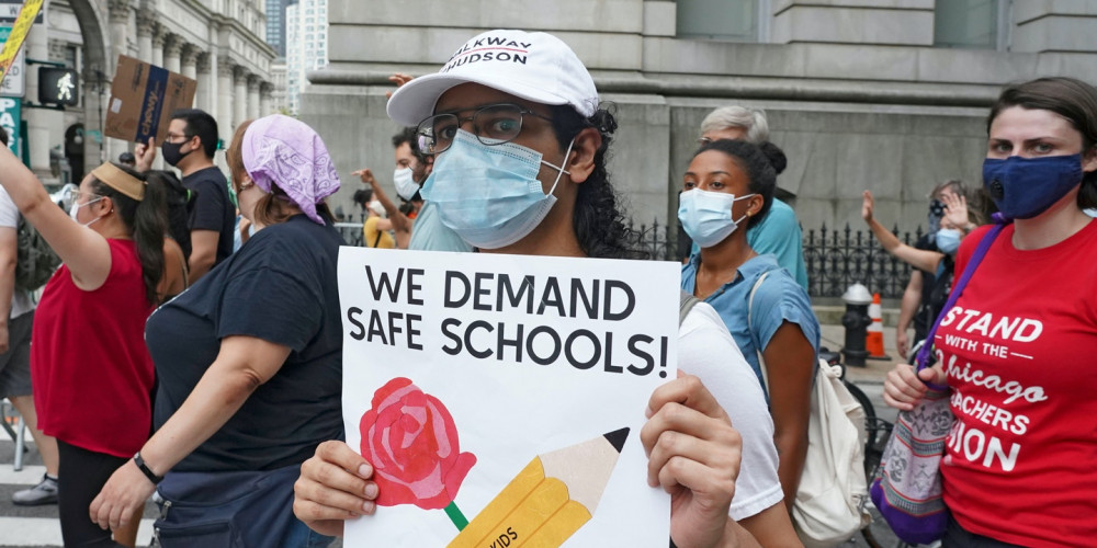 Những cuộc biểu tình của giáo viên đã nổ ra ở Mỹ nhằm phản đối việc trở lại trường học vào đầu tháng 9/2020 khi các điều kiện chưa đảm bảo - Ảnh: Ron Adar/SOPA Images/Sipa USA/AP
