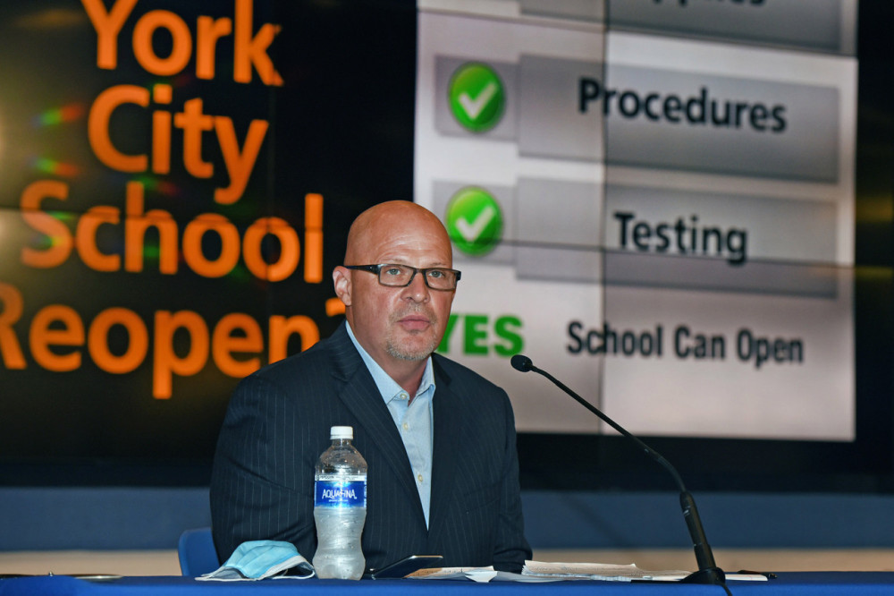 Ông Michael Mulgrew, Chủ tịch UFT New York, bày tỏ mối lo ngại về việc mở cửa trường học trở lại vào ngày 21/9 - Ảnh: NY Post