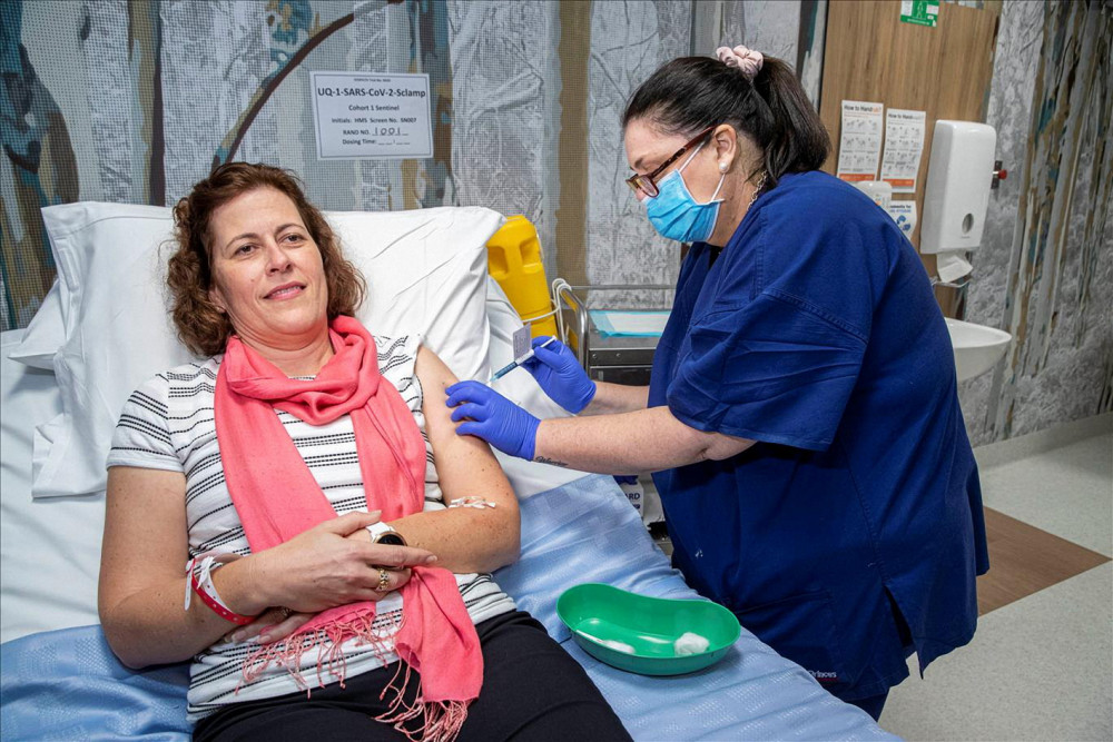 Vắc-xin của Đại học Queensland (Úc) đang thử nghiệm lâm sàng là một trong chín loại vắc-xin được hỗ trợ bởi sáng kiến COVAX - Ảnh: AAP