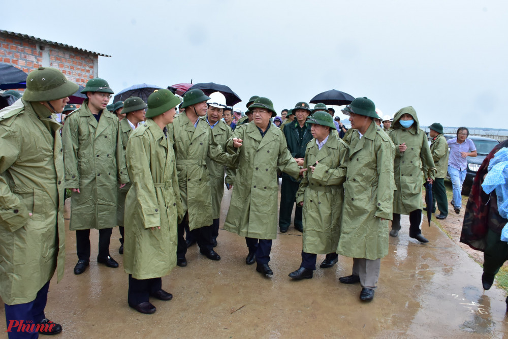 Phó Thủ tướng Trịnh Đình Dũng cùng đoàn công tác của Chính phủ đã đến tỉnh Thừa Thiên- Huế vào trưa 17/9