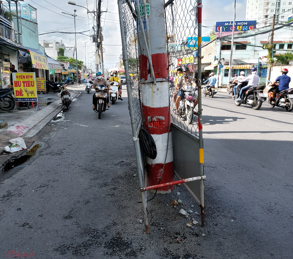 Người địa phương mong muốn cơ quan chức năng sẽ sớm đẩy nhanh tiến độ việc ngầm hóa lưới điện trên tuyến đường này để bảo đảm mỹ quan đô thị và an toàn cho người dân.