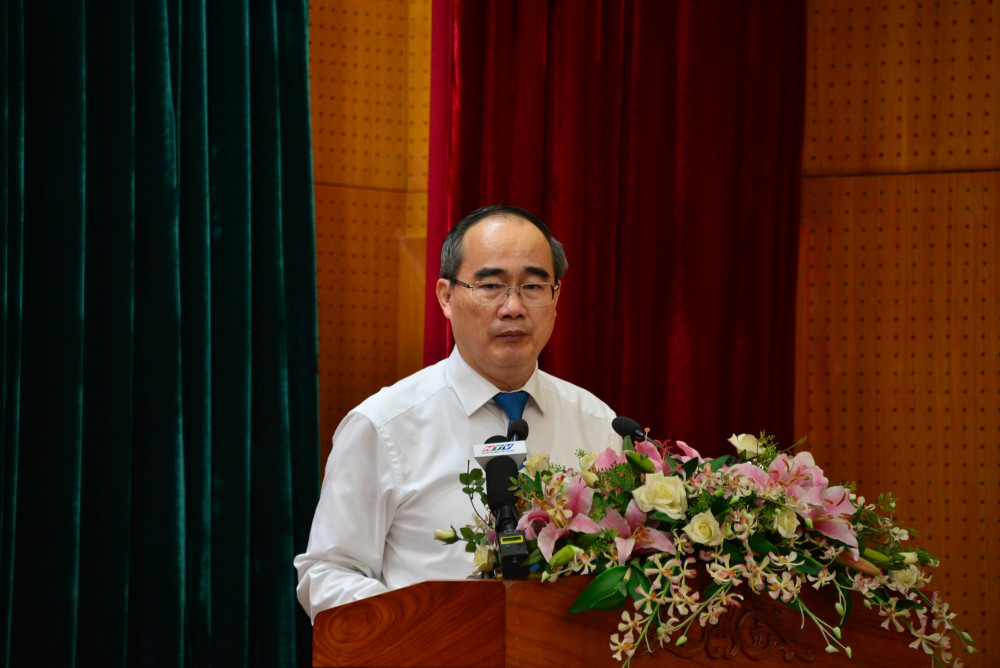 Bí thư Thành ủy TPHCM Nguyễn Thiện Nhân phát biểu tại hội nghị sáng 24/9