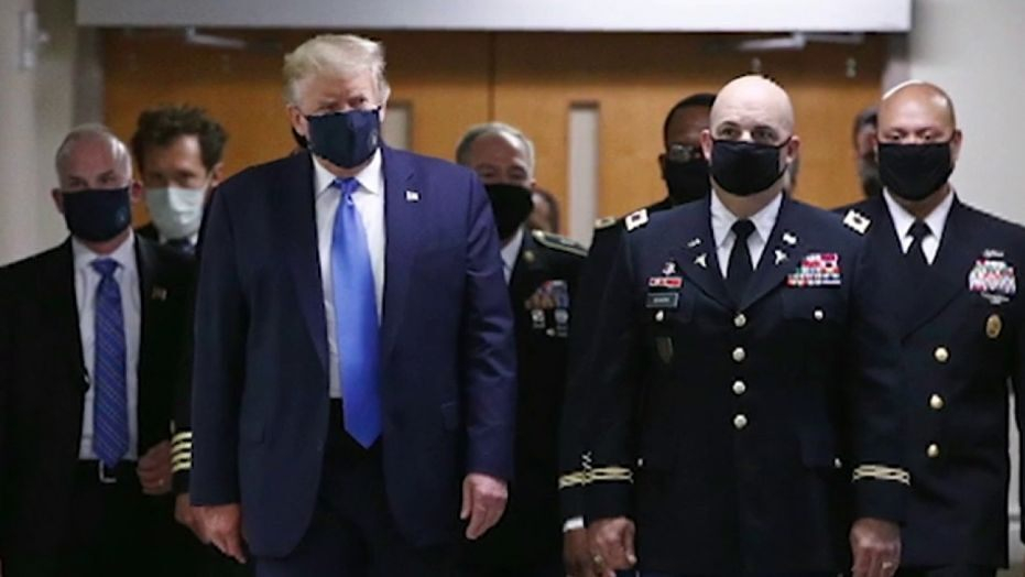 Tổng thống Trump đến thăm một viện quân y - Ảnh: Fox News