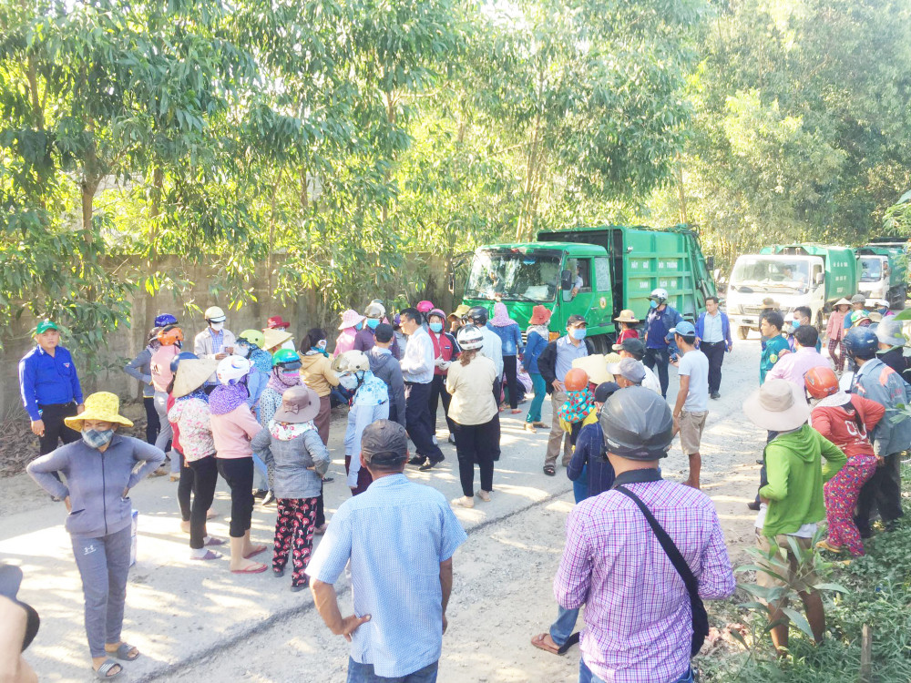 Người dân không cho xe vào bãi rác Nghĩa Kỳ vì tình trạng ô nhiễm hôi thối