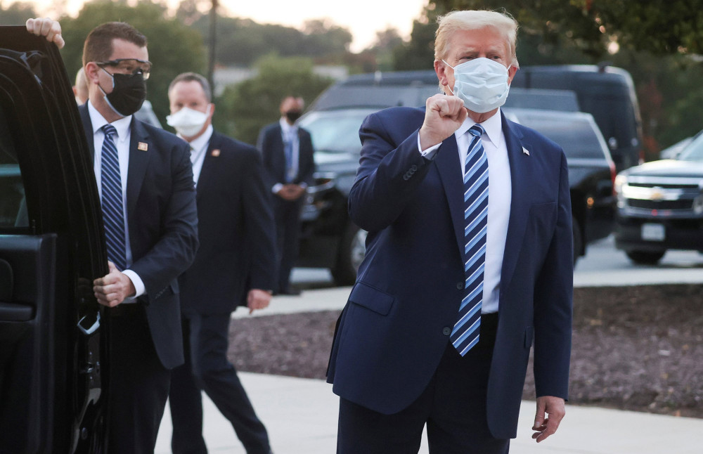 Tổng thống Donald Trump rời Trung tâm Quân y Quốc gia Walter Reed hôm thứ Hai 5/10 sau khi điều trị COVID-19.