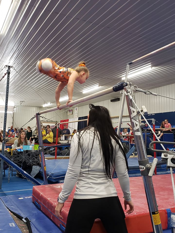 Cô bé thể hiện một sự kiên trì đến kinh ngạc trong tập luyện - Ảnh: Zanesville Gymnastics