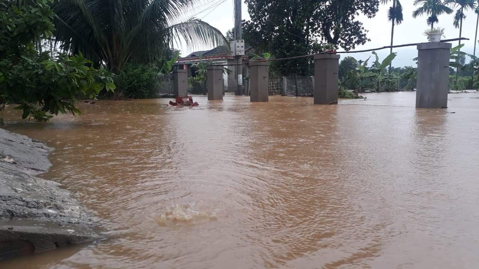 Hàng trăm hộ dân ở xã Đại Hưng (huyện Đại Lộc) bị ngập trong nước