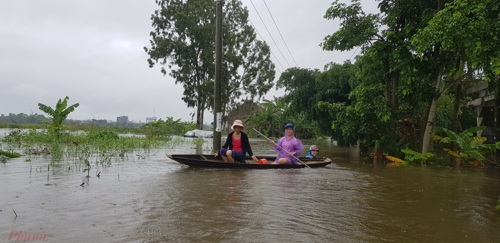 Nước lũ vẫn đang lên rất nhanh