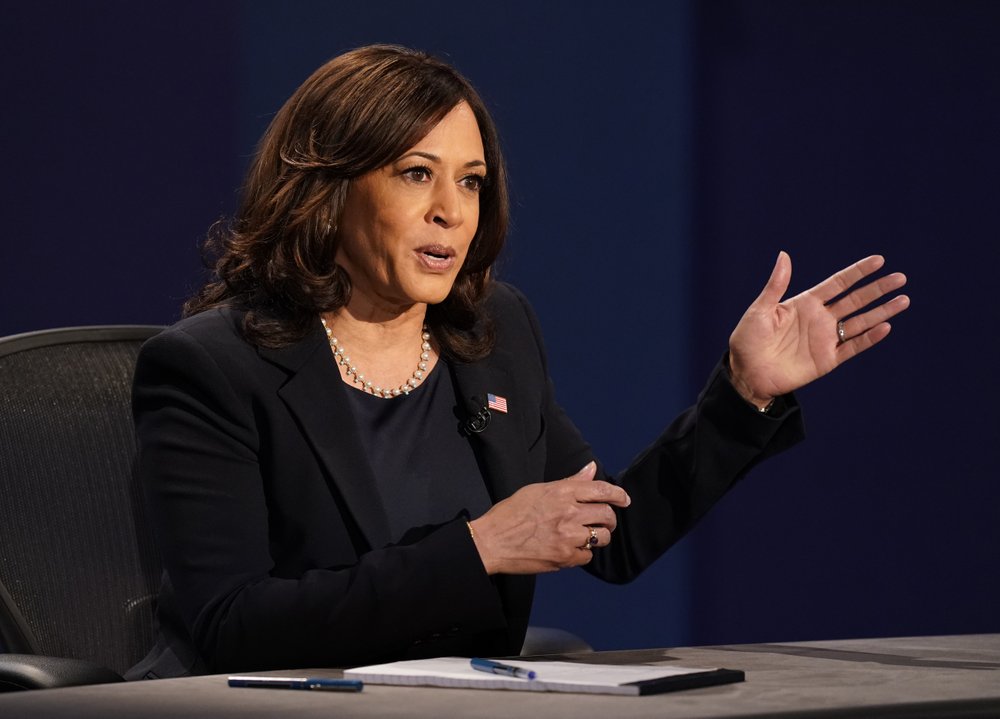 Bà Kamala Harris liên tục chỉ trích chính quyền Tổng thống Donald Trump khiến hơn 200.000 người chết vì COVID-19.