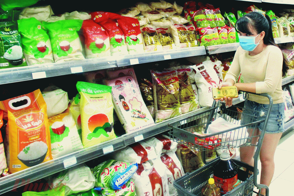 Rất nhiều loại gạo nhập khẩu được bán tại siêu thị AEON Bình Tân, TP.HCM