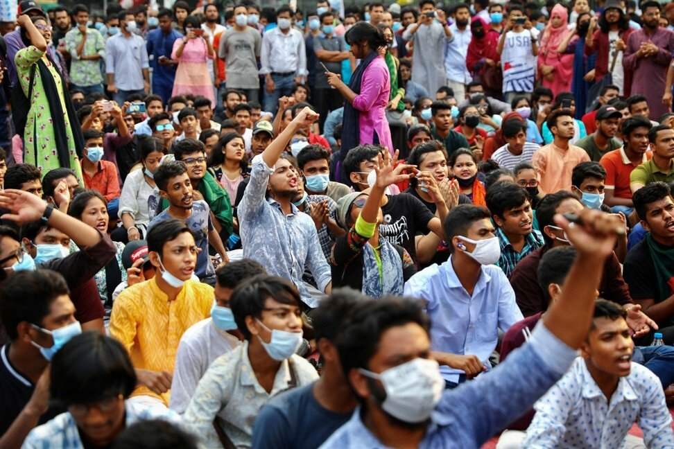 Người dân Dhaka xuống đường đòi công lý cho nạn nhân một vụ cưỡng hiếp tập thể - Ảnh: Reuters