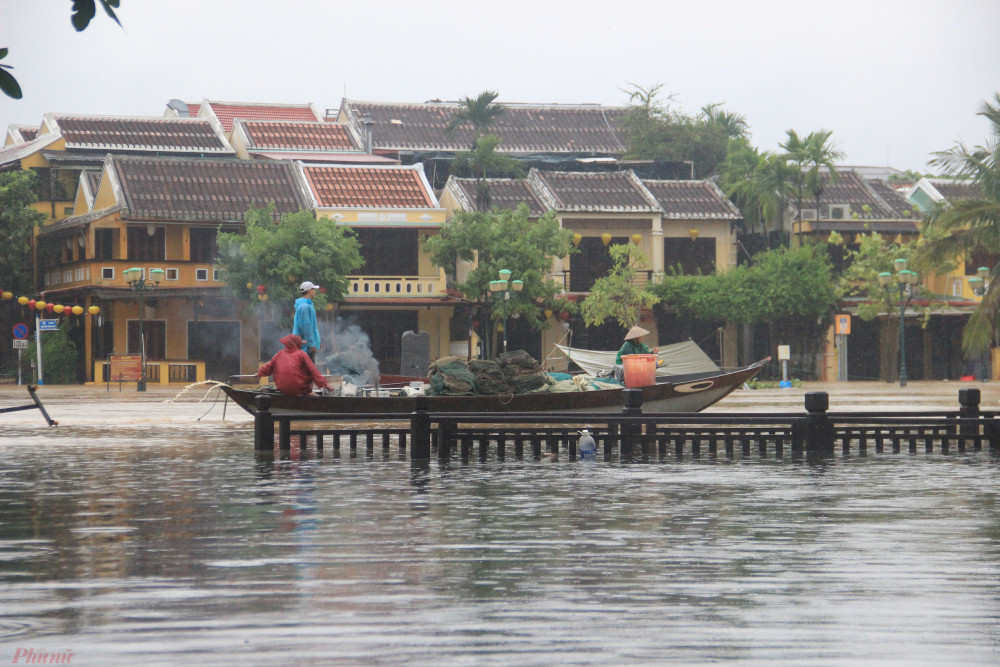 Thành phố Hội An và các huyện ở hạ lưu sông Thu Bồn tiếp tục ngập sâu