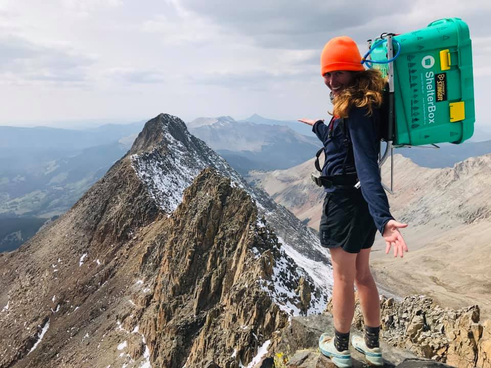 Là người đam mê môn hiking, cô Woodrum đã quyết định chinh phục những ngọn núi để gây quỹ từ thiện - Ảnh Facebook nhân vật