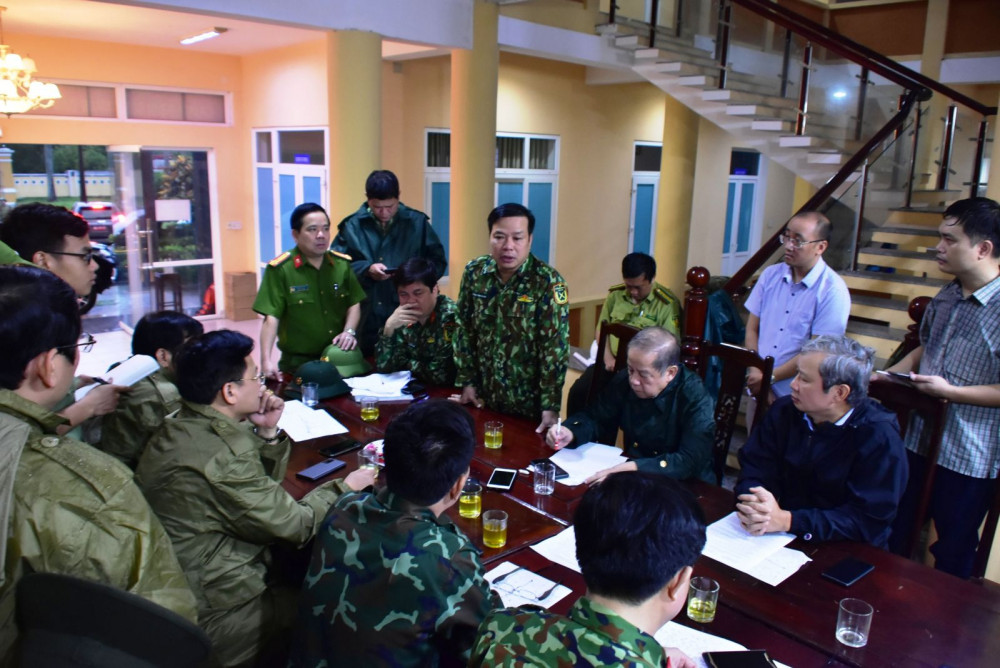 Họp triển khai công tác cứu hộ, cứu nạn tại sở chỉ huy tiền phương tìm kiếm cứu nạn đóng tại xã Phong Xuân (Phong Điền)