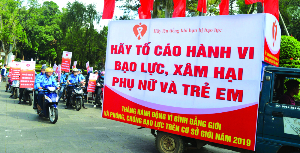 Một buổi tuyên truyền phòng, chống bạo lực gia đình rất quy mô