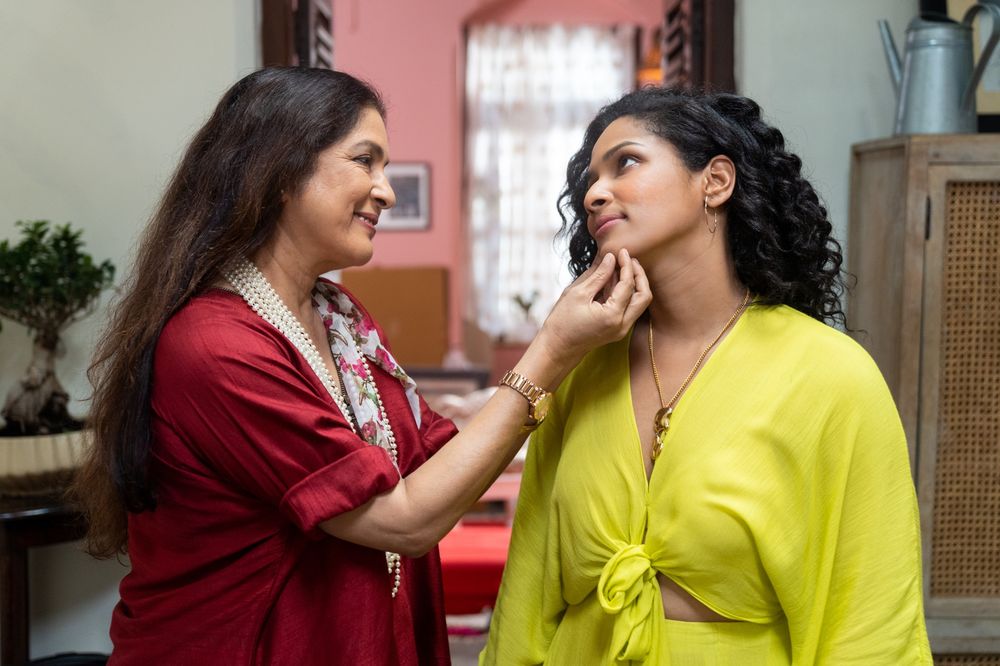 Neena và Masaba Gupta trong 'Masaba Masaba.