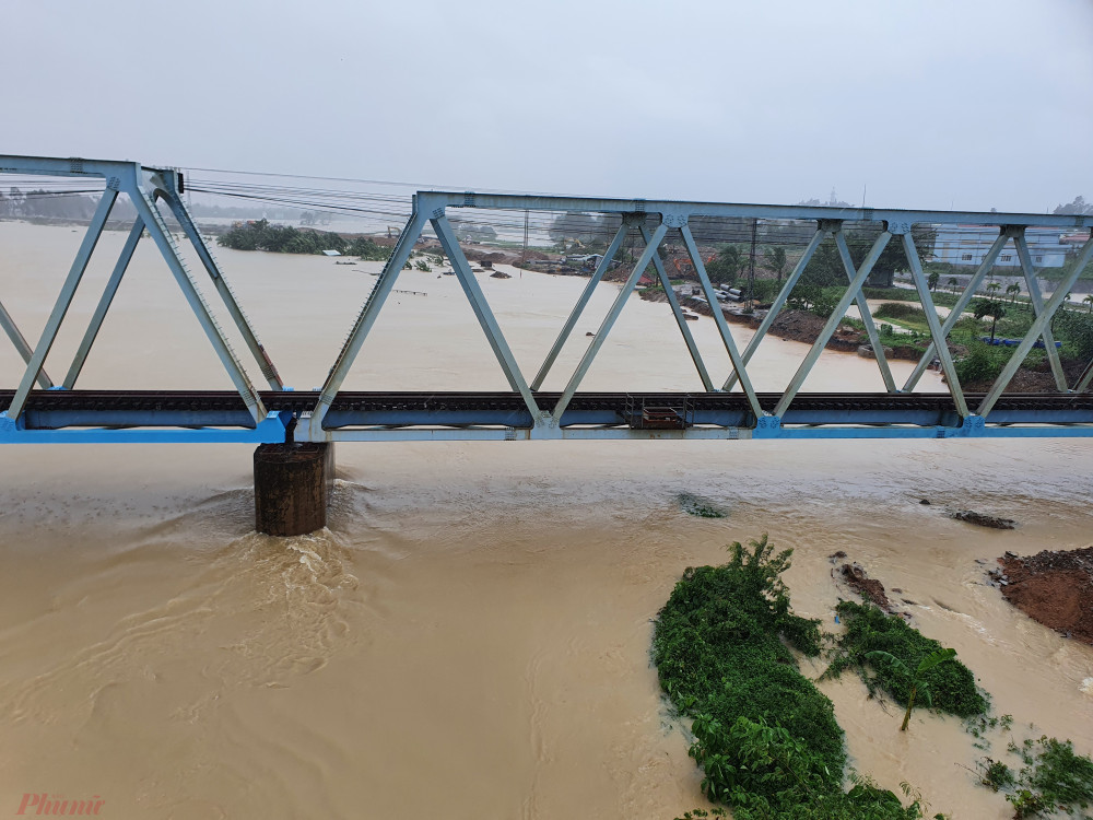 Liên tục mưa lũ kéo dài, Đà Nẵng đề nghị các địa phương đề phòng tình trạng sạt lở đất