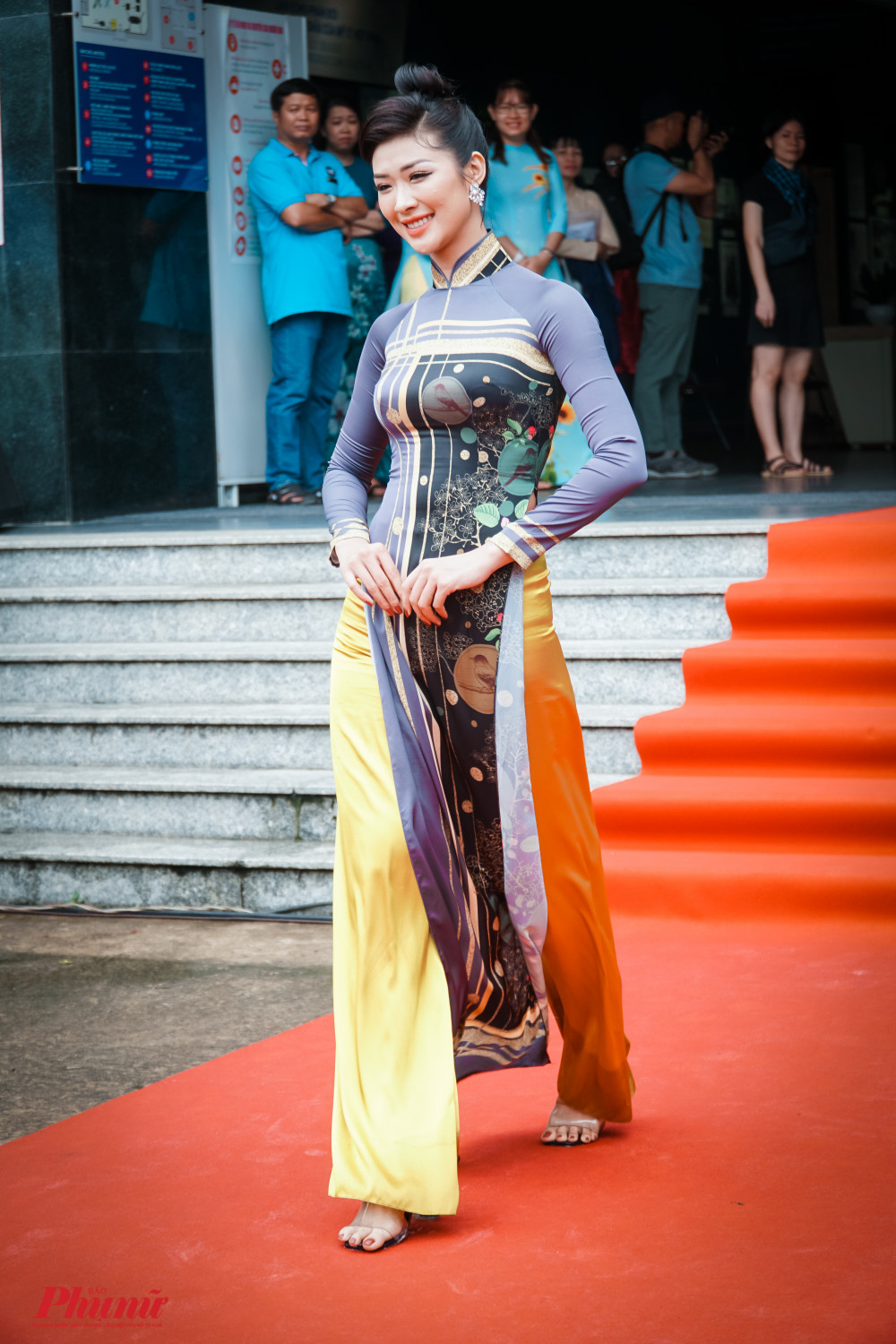 Bộ sưu tập áo dài “Sen Việt” của nhà thiết kế Việt Hùng