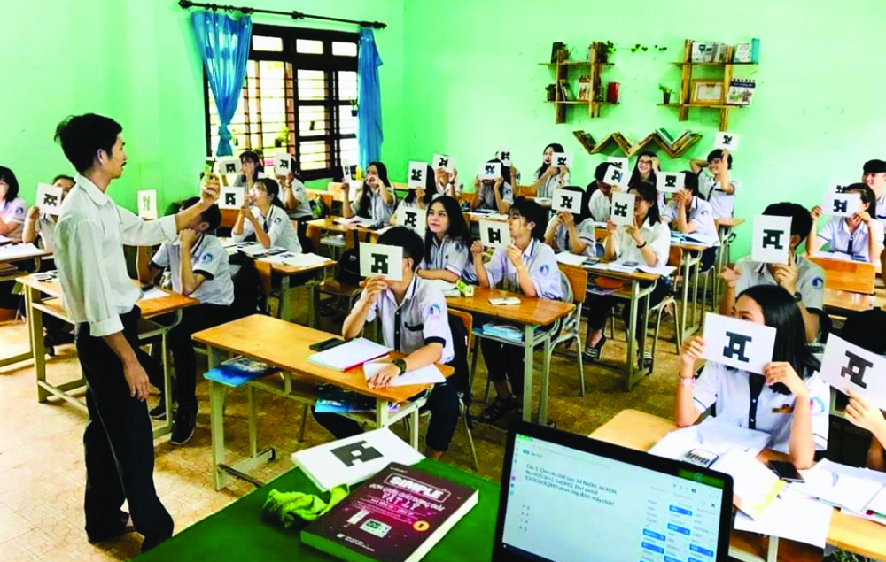 Học sinh của ngôi trường trung học phổ thông duy nhất trên đảo Phú Quý tự tin, năng động với môi trường học tập cởi mở, hiện đại  (ảnh từ fanpage của Trường trung học phổ thông Ngô Quyền)