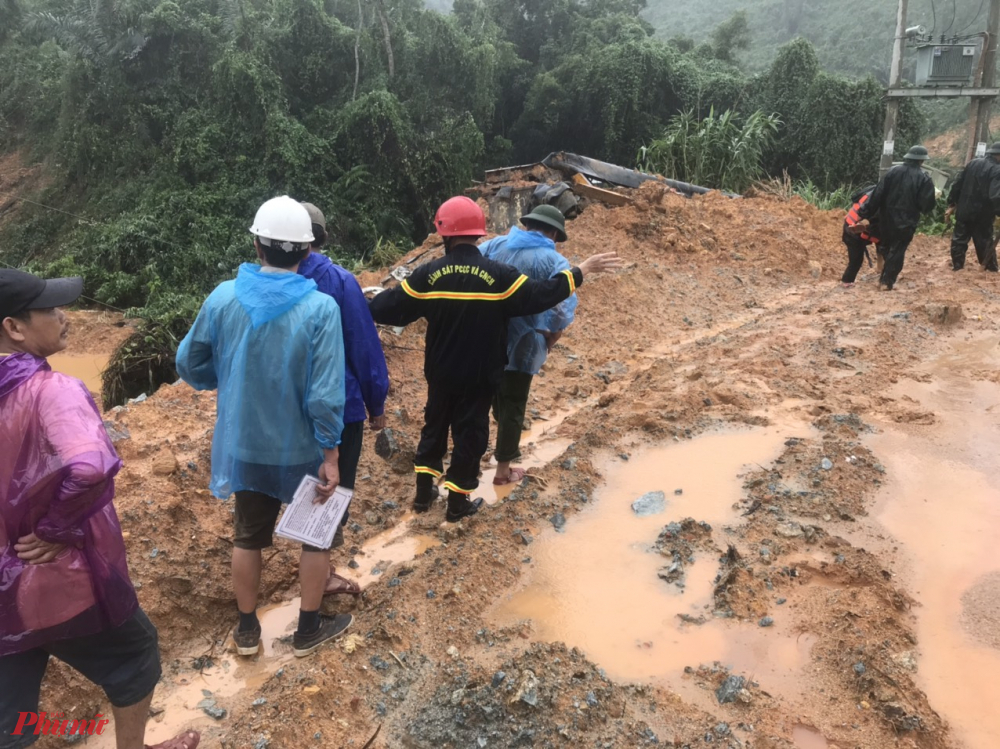 Đoàn cứu hộ  đã xác đinh 2 vị trí cốt yếu nơi nghi ngờ các thi thể nạn nhân đang bị chôn vùi dưới hàng nghìn khối đất đá