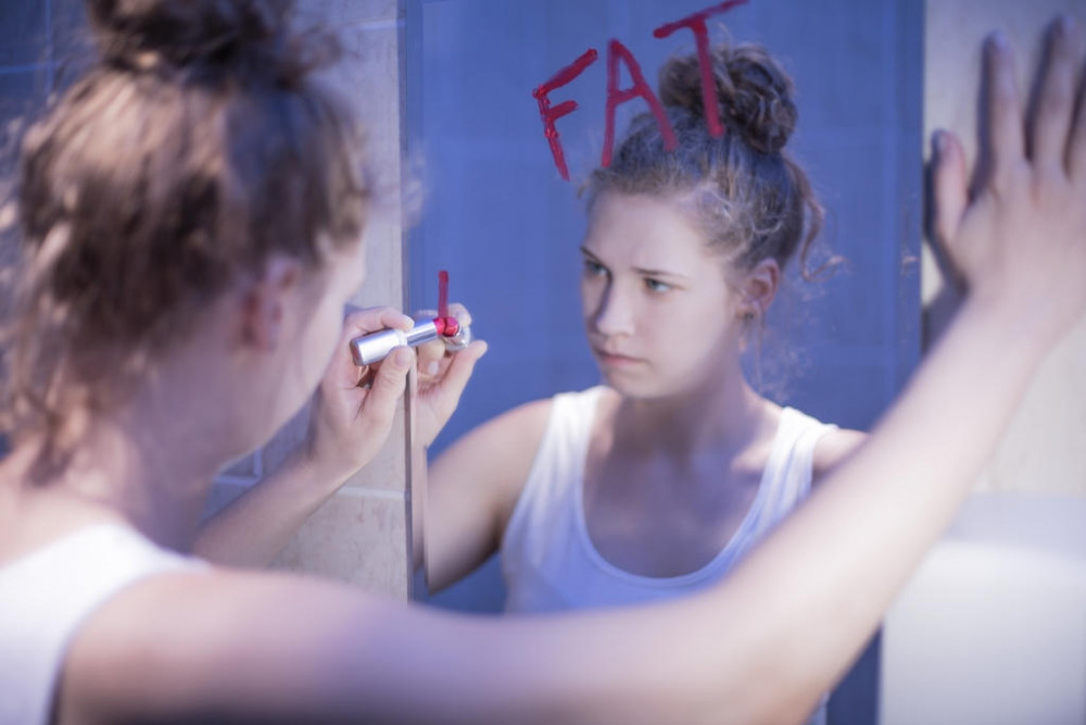 Ám ảnh về sự thiếu hoàn hảo của bản thân là một hội chứng phổ biến ở giới trẻ ngày nay - Ảnh: PE Blog