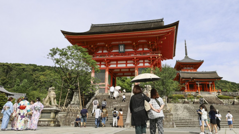 CHính phủ Nhật có thể bổ sung thêm ngân sách để kích thích nền kinh tế, đặc biệt là ngành du lịch nội địa.