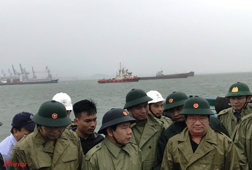Phó thủ tướng Trịnh Đình Dũng yêu cầu ngành chức năng tỉnh Quảng Ngãi trong phòng chống bão số 9