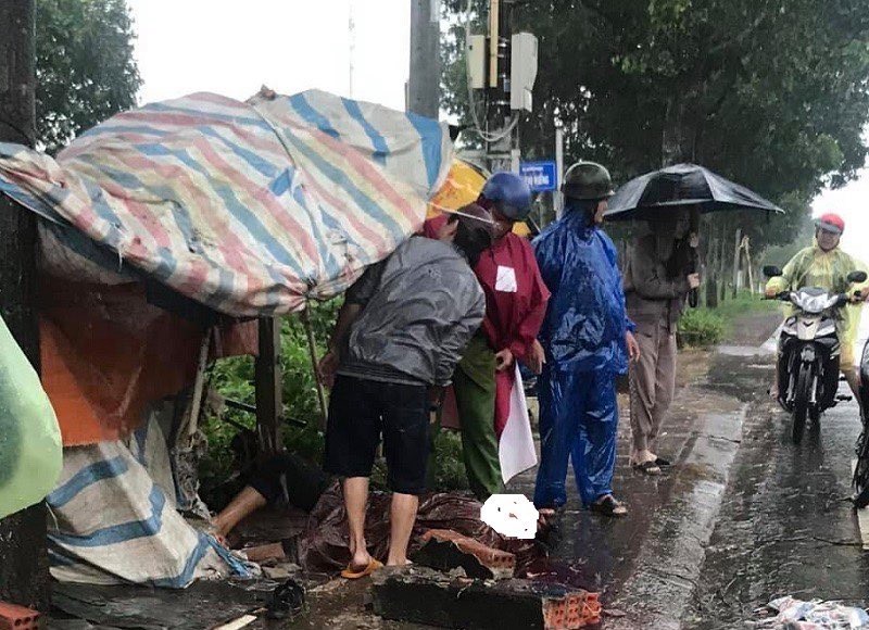 Một người dân tại Gia Lai bị thương trong lúc trú mưa