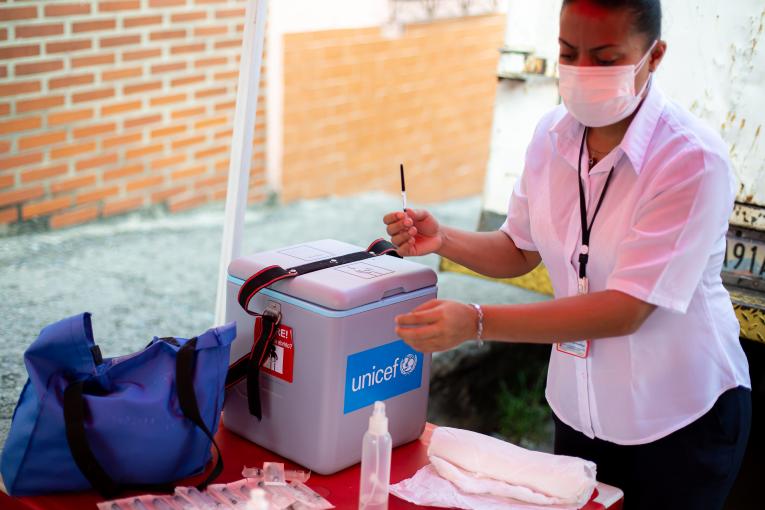 UNICEF đang khẩn trương dự trữ kim tiêm để sử dụng ngay khi vắc-xin ngừa COVID-19 được cho phép lưu hành - Ảnh: Párraga/UNICEF