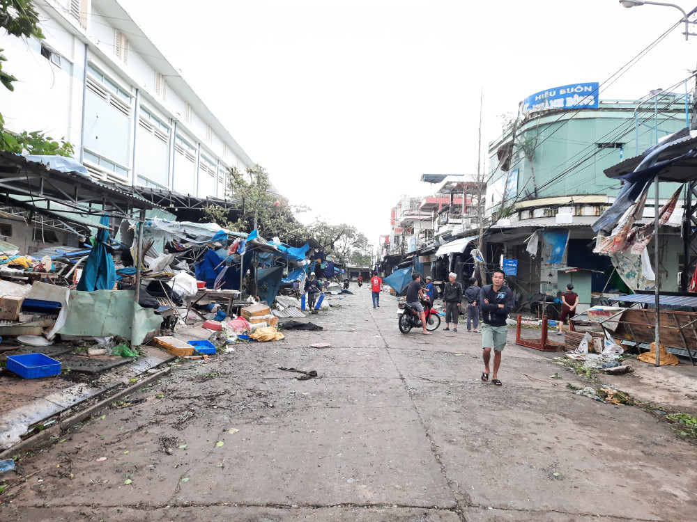 Tam Kỳ tan hoang sau bão