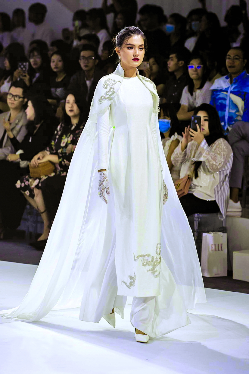 Một thiết kế áo dài cưới trong bộ sưu tập Tìm người trong mộng của nhà thiết kế Thủy Nguyễn