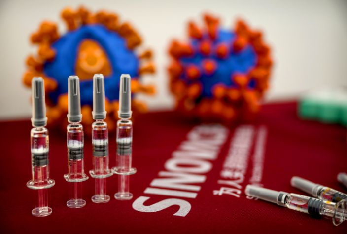 Các ống tiêm vắc-xin tiềm năng CoronaVac được nhìn thấy tại Sinovac - Ảnh: Getty Images