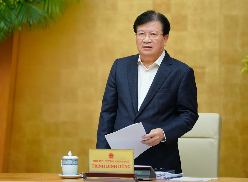 Phó Thủ tướng Trịnh Đình Dũng nêu 4 yêu cầu để đối phó, khôi phục đời sống sản xuất tại miền Trung