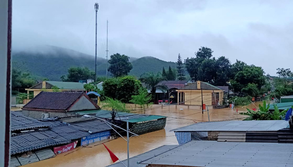 Nhiều địa phương ở huyện Thanh Chương bị cô lập do nước lũ dâng cao