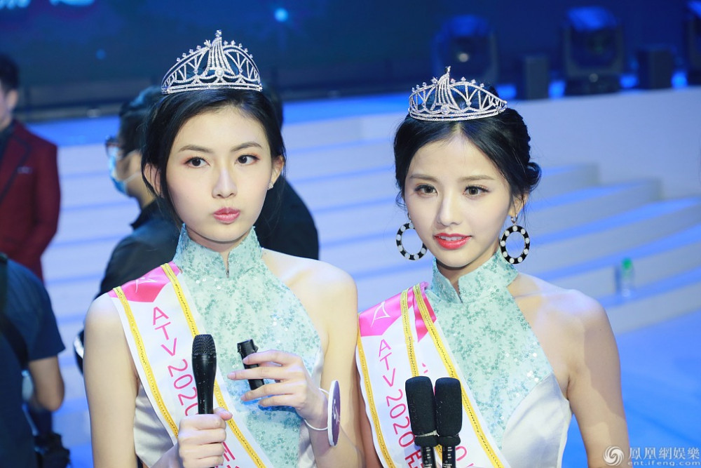 Vẻ đẹp cuốn hút của Á hậu 2 Cao Văn Quân khi trả lời phỏng vấn sau đêm chung kết.