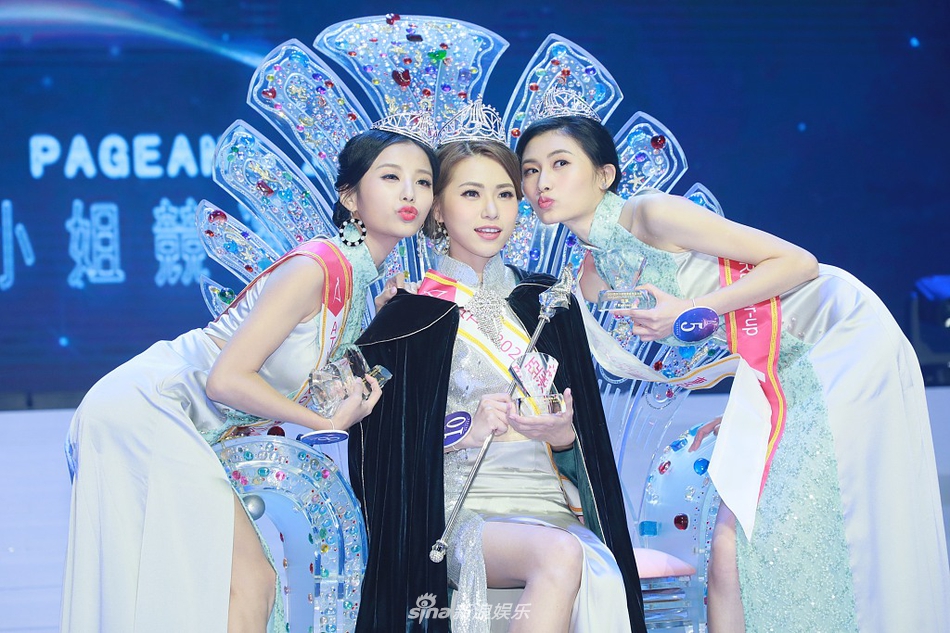 Tối 1/11., chung kết Hoa hậu châu Á diễn ra với sự tranh tài của 14 thí sinh. Thái Tiểu Điệp vượt qua các đối thủ đăng quang ngôi vị cao nhất.