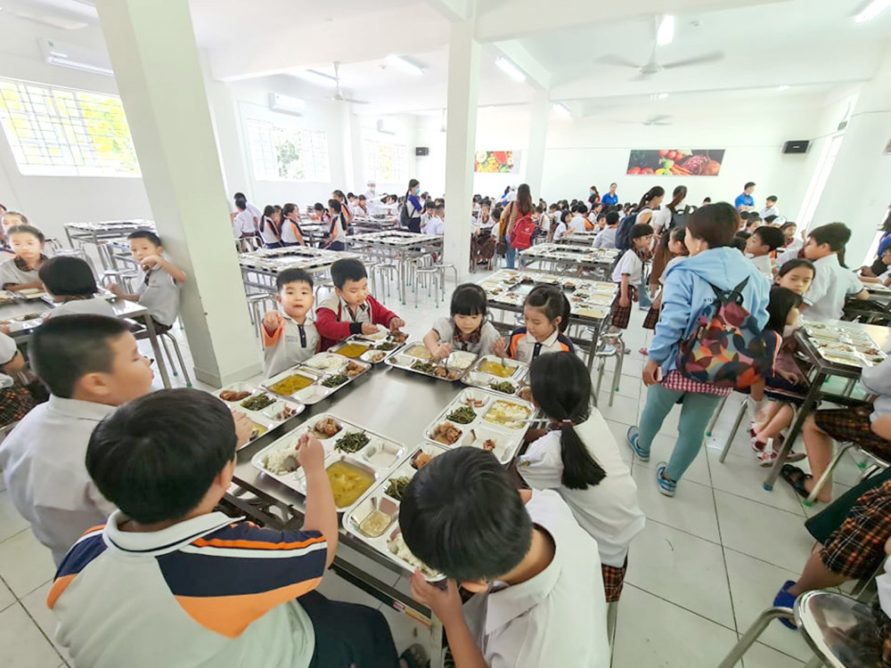 Nhà trường phải chịu mọi trách nhiệm liên quan đến bữa ăn bán trú - Ảnh: Gia Tuệ