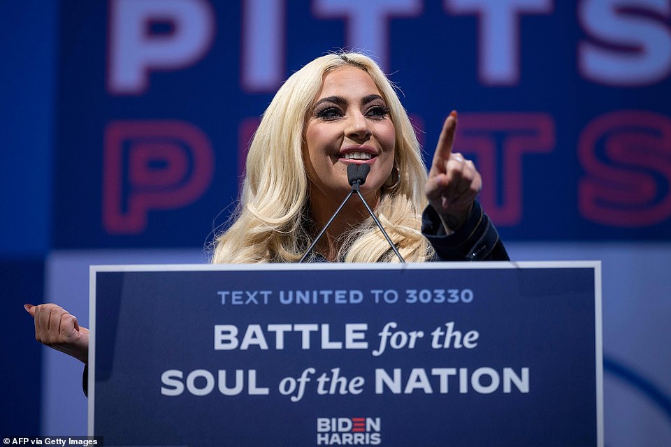 Đồng hành cùng ứng viên đảng Dân chủ tại bang Pennsylvania còn có sự góp mặt của ca sĩ kiêm nhạc sĩ nổi tiếng Lady Gaga. Nữ ca sĩ phát biểu: “Nếu bạn tin vào Joe Biden và bạn vẫn chưa bỏ phiếu, hãy lập kế hoạch tham gia cuộc bỏ phiếu vào ngày mai. Lượt bỏ phiếu sẽ rất quan trọng, vì vậy hãy đến đó sớm.”