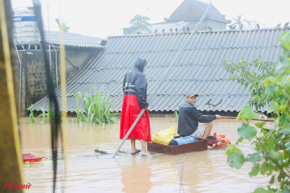 Nhiều nhà dân ở Hà Tĩnh ngập sâu trong nước