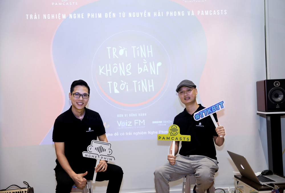 Nhạc sĩ Nguyễn Hải Phong (phải) và biên kịch Tuấn Khải, đồng thực hiện dự án Nghe phim