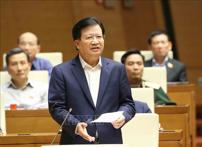 Phó Thủ tướng Trịnh Đình Dũng chỉ ra nhiều nguyên nhân khiến tình hình mưa lũ tại miền Trung để lại hậu quả nặng nề