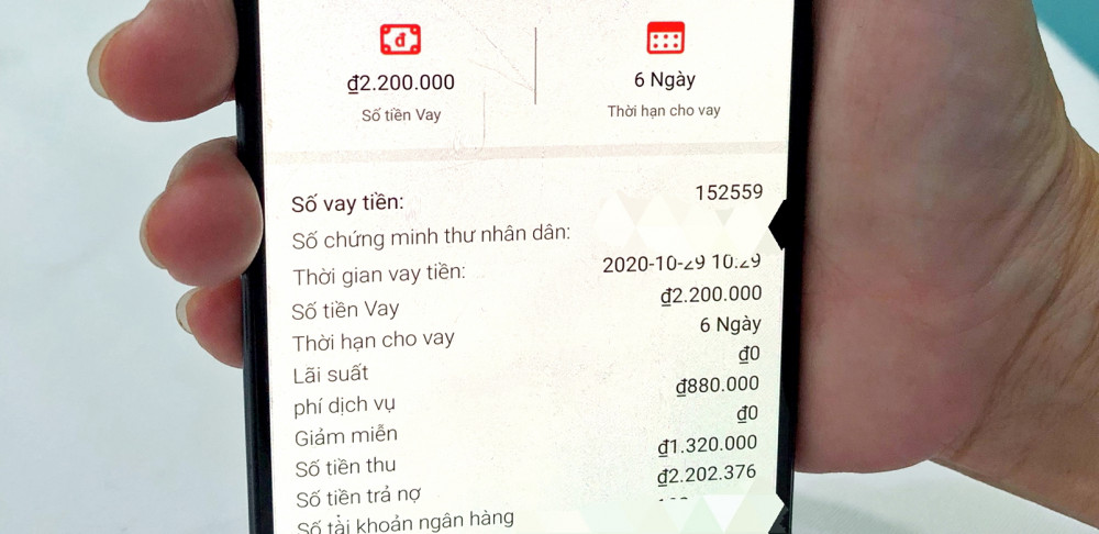 Số tiền mà chị M.N. nhận được từ các app rất ít so với mức vay đã thỏa thuận do bị trừ phí  dịch vụ “cắt cổ” - Ảnh do chị M.N. cung cấp