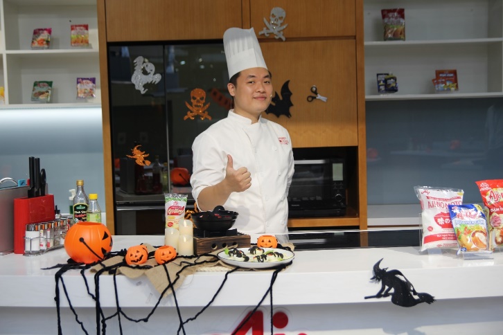 Đầu bếp Ajinomoto Cooking Studio hướng dẫn thực hiện “trứng nhện” và “mochi con ngươi” đón Halloween