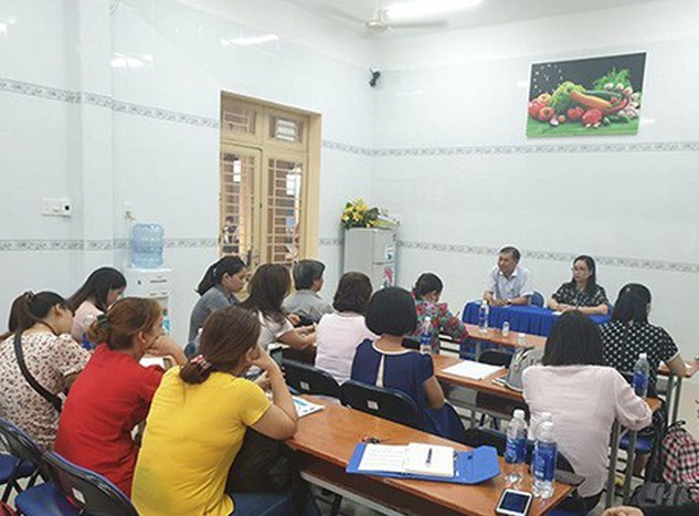 Lãnh đạo trường tiểu học Trần Văn Ơn trong buổi đối thoaỊ với phụ huynh học sinh
