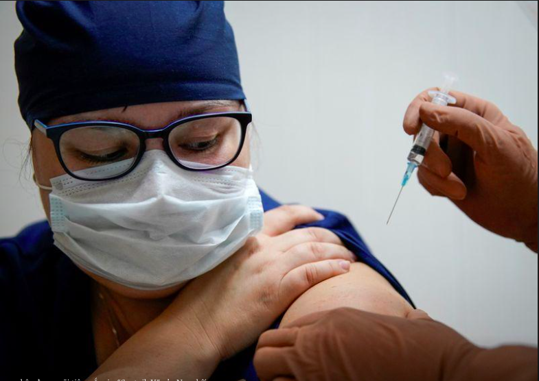 Nga đã đăng ký vắc-xin COVID-19 để sử dụng công khai vào tháng 8 và là quốc gia đầu tiên công bố có vắc xin.