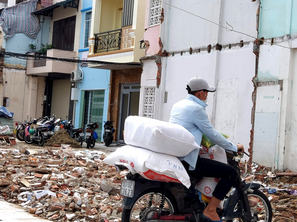 Theo các chuyên gia, để không phát sinh nhà “siêu nhỏ”, khi lập dự án, cần tính phương án xử lý những trường hợp còn lại diện tích quá nhỏ sau công đoạn giải tỏa